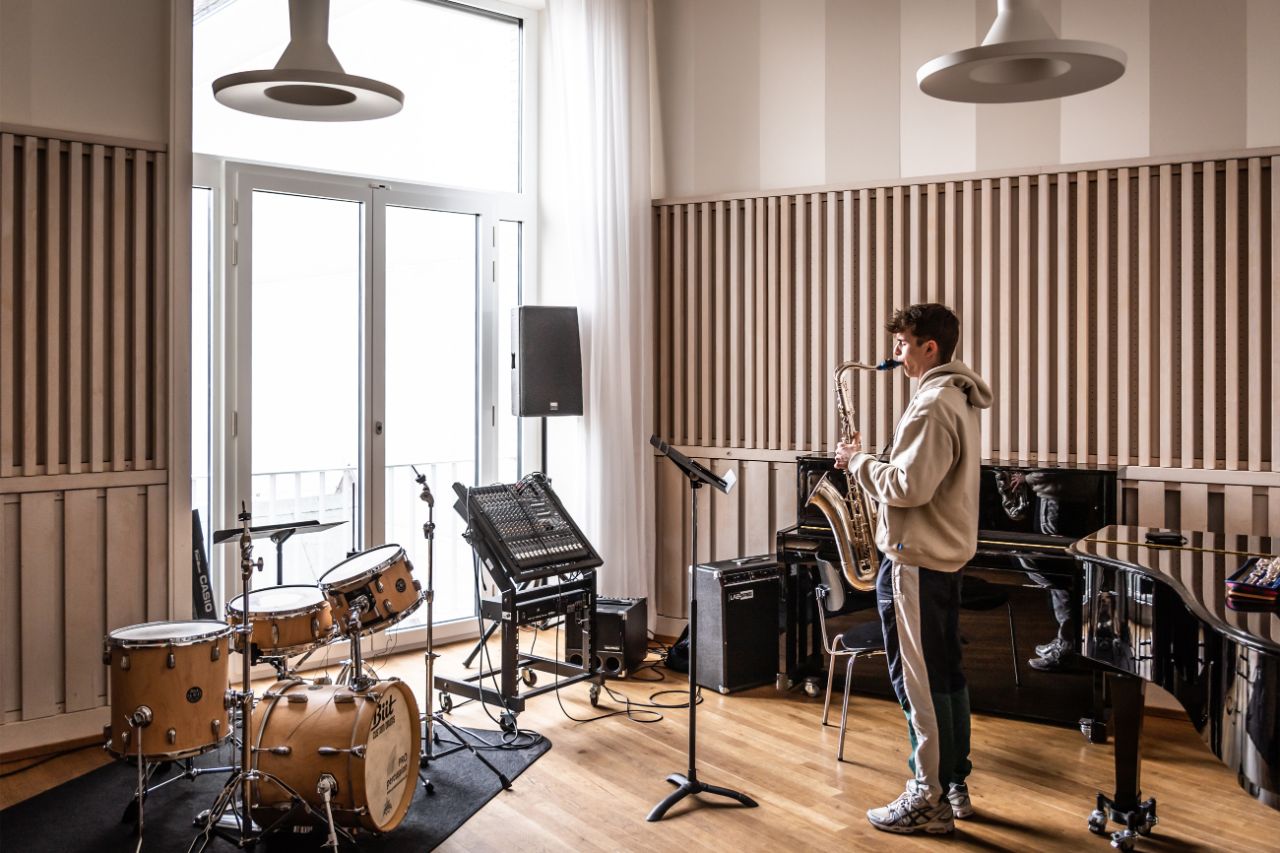 Mark Turner teaching students